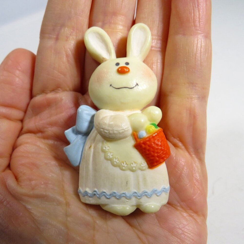 Hallmark 1975 Easter Rabbit Bunny Lapel Pin Vintage Female